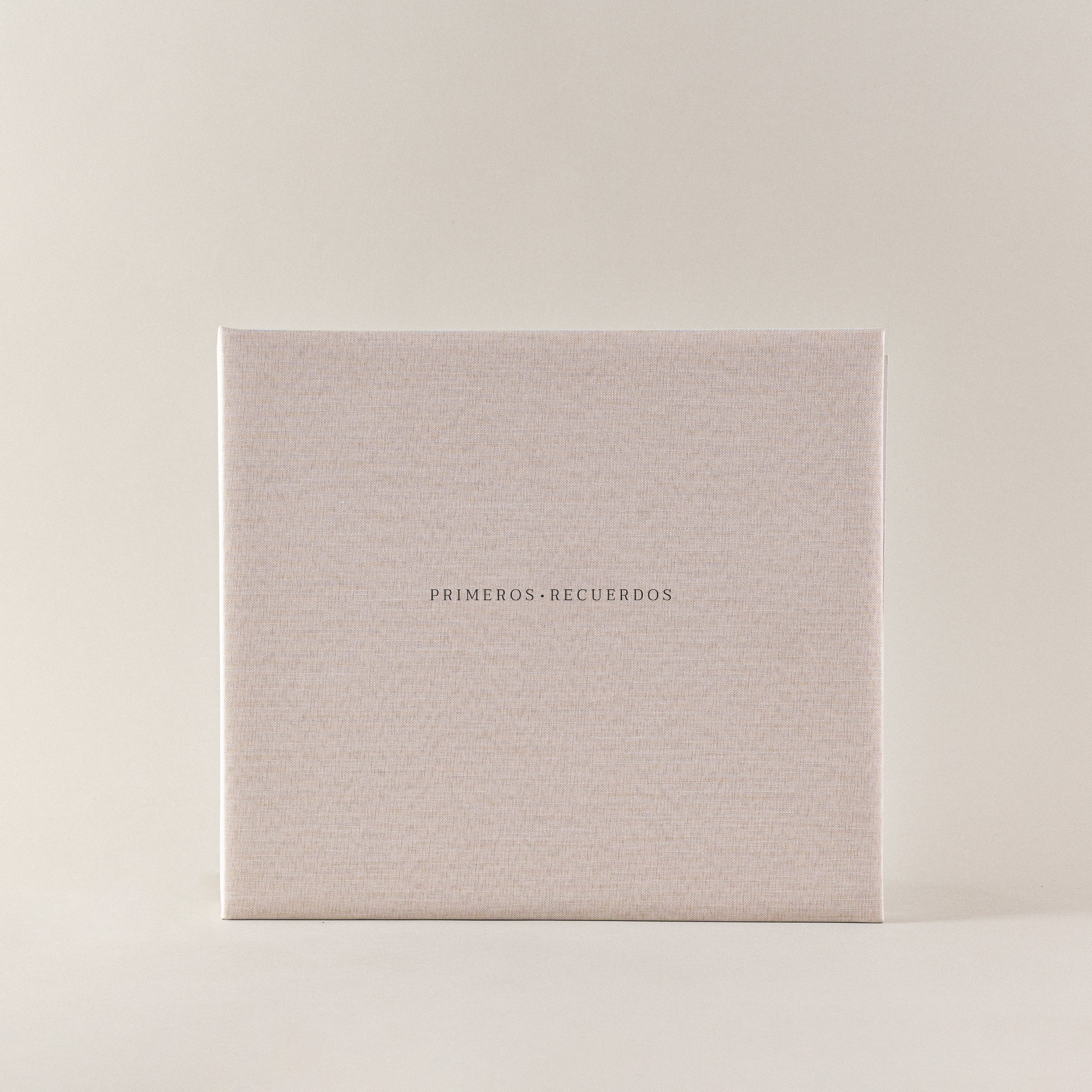 Album de bebe primeros recuerdos de tu recién nacido, regalo perfecto para regalar baby shower album fotos de bebe y scrapbooking sostenible.