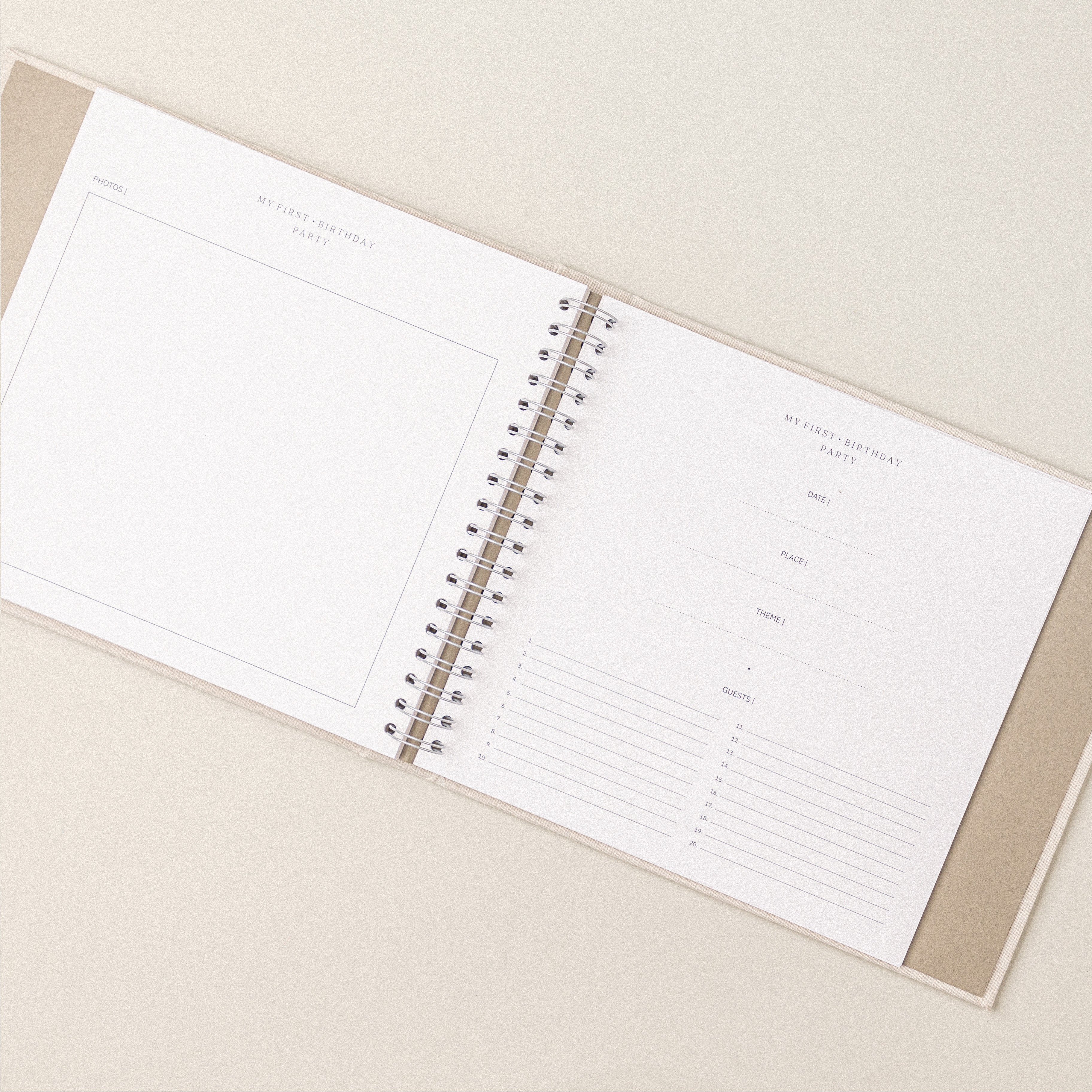 Album de bebe primeros recuerdos de tu recién nacido, regalo perfecto para regalar baby shower album fotos de bebe y scrapbooking sostenible.