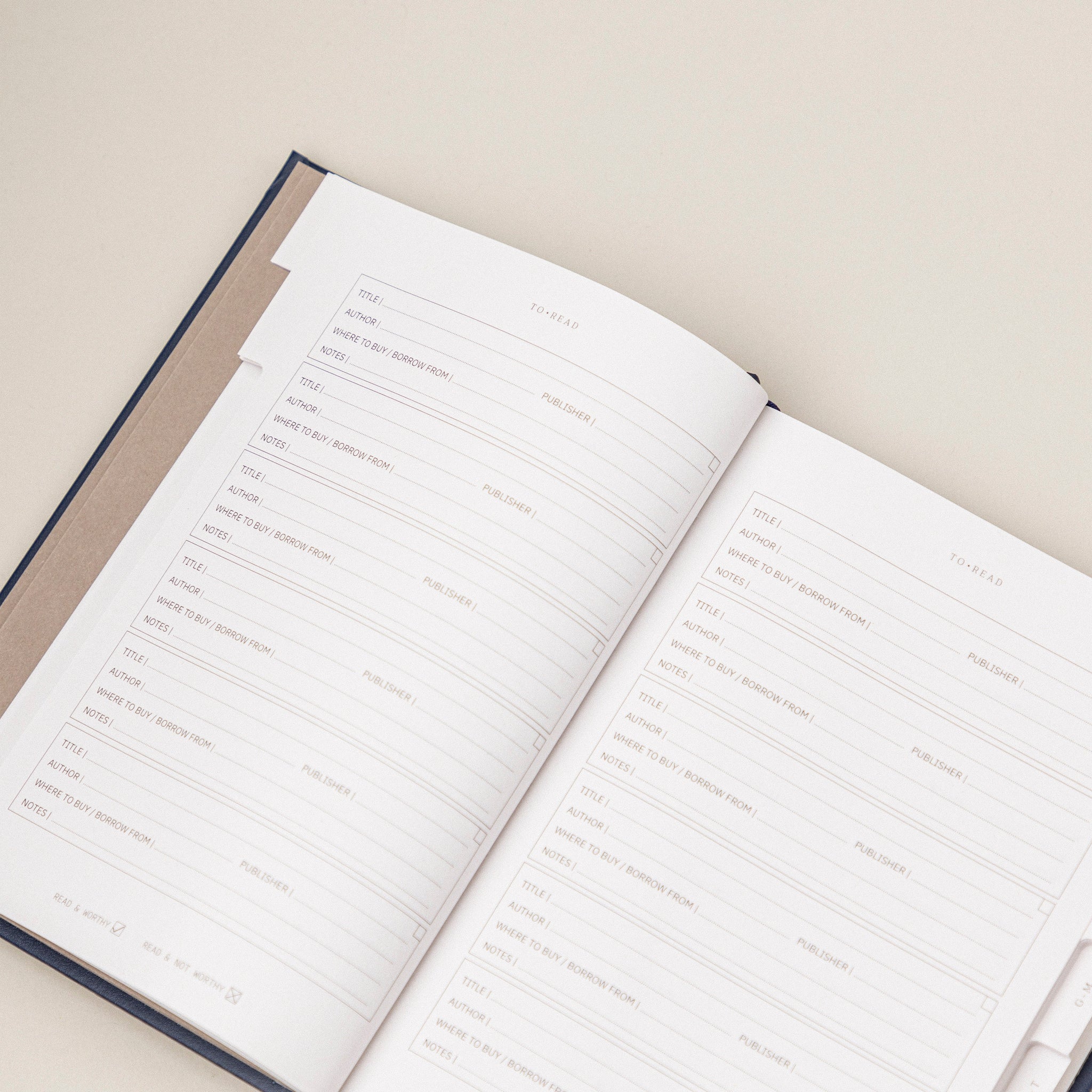 ¿Libro diario que es?un Journal para anotas tus lecturas de libros diarios, para regalar a la loca de los libros. Con un diseño de recolección de libros, estudiarlos y calificarlos.
