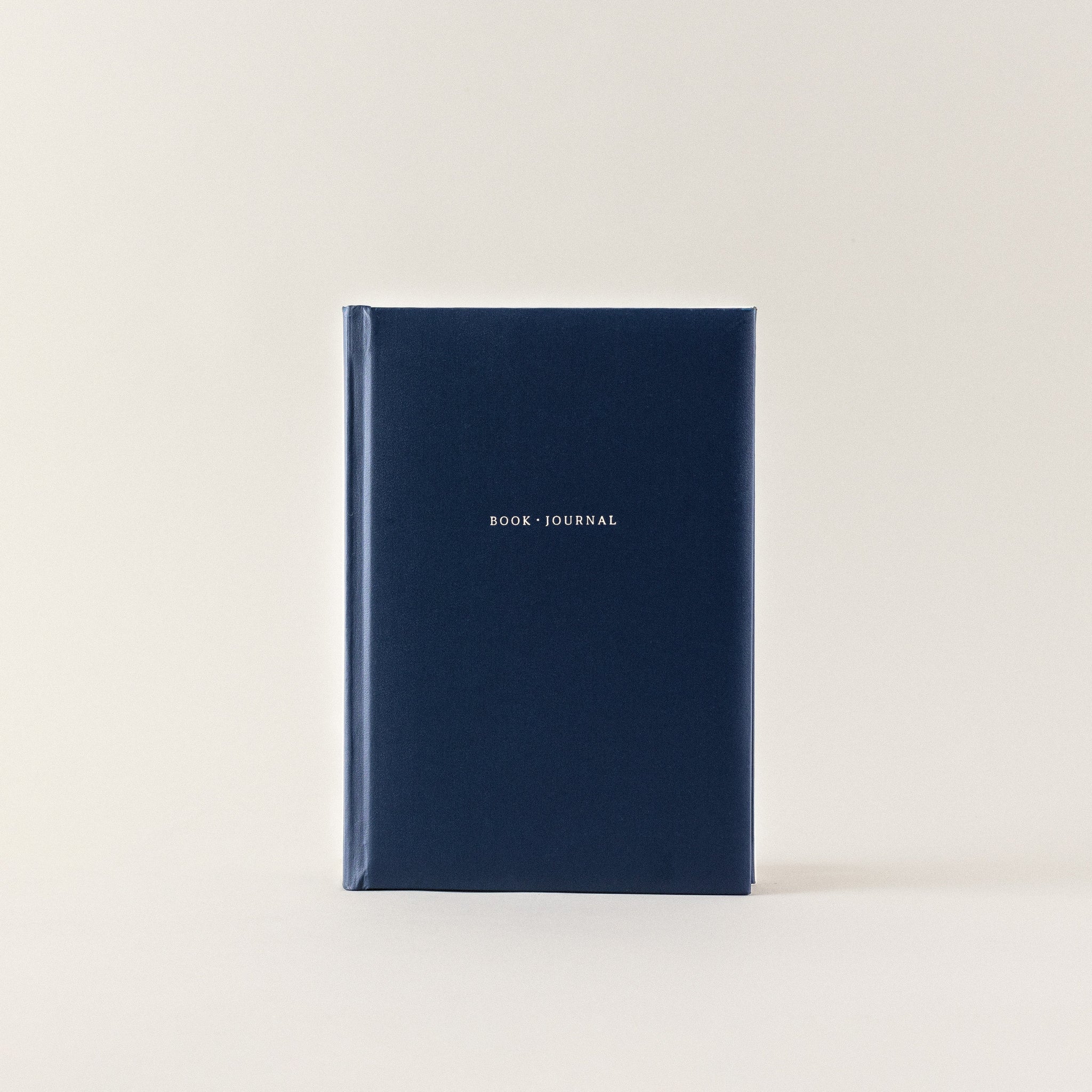¿Libro diario que es?un Journal para anotas tus lecturas de libros diarios, para regalar a la loca de los libros. Con un diseño de recolección de libros, estudiarlos y calificarlos.