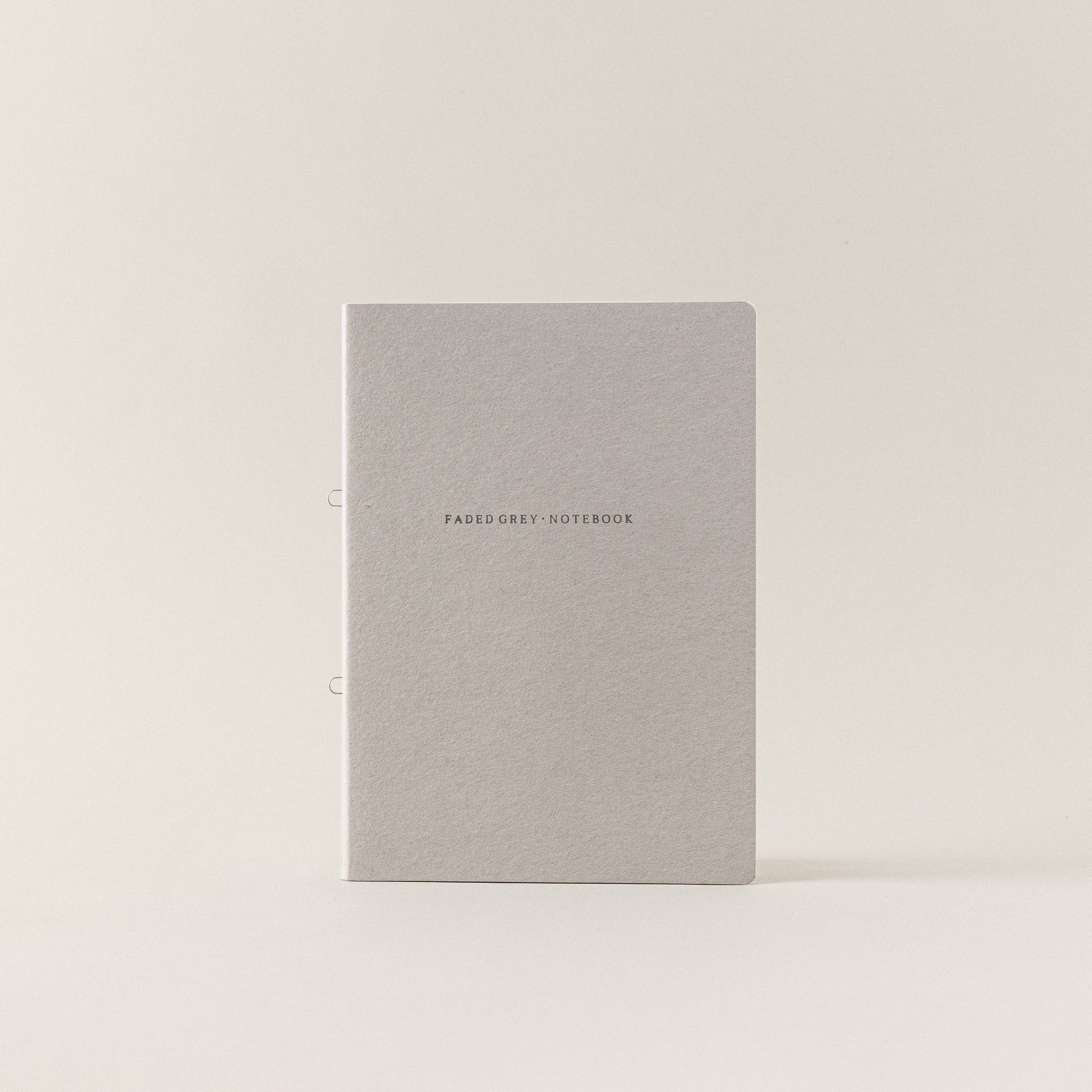 Libretas personalizadas con tres colores notas pequeñas para escribir en una libreta bonita y mantener un 2022 planificador. Archivador carpesanos, para escribir como en un cuaderno tipo oxford. Un carpesano recargable con anillas A5