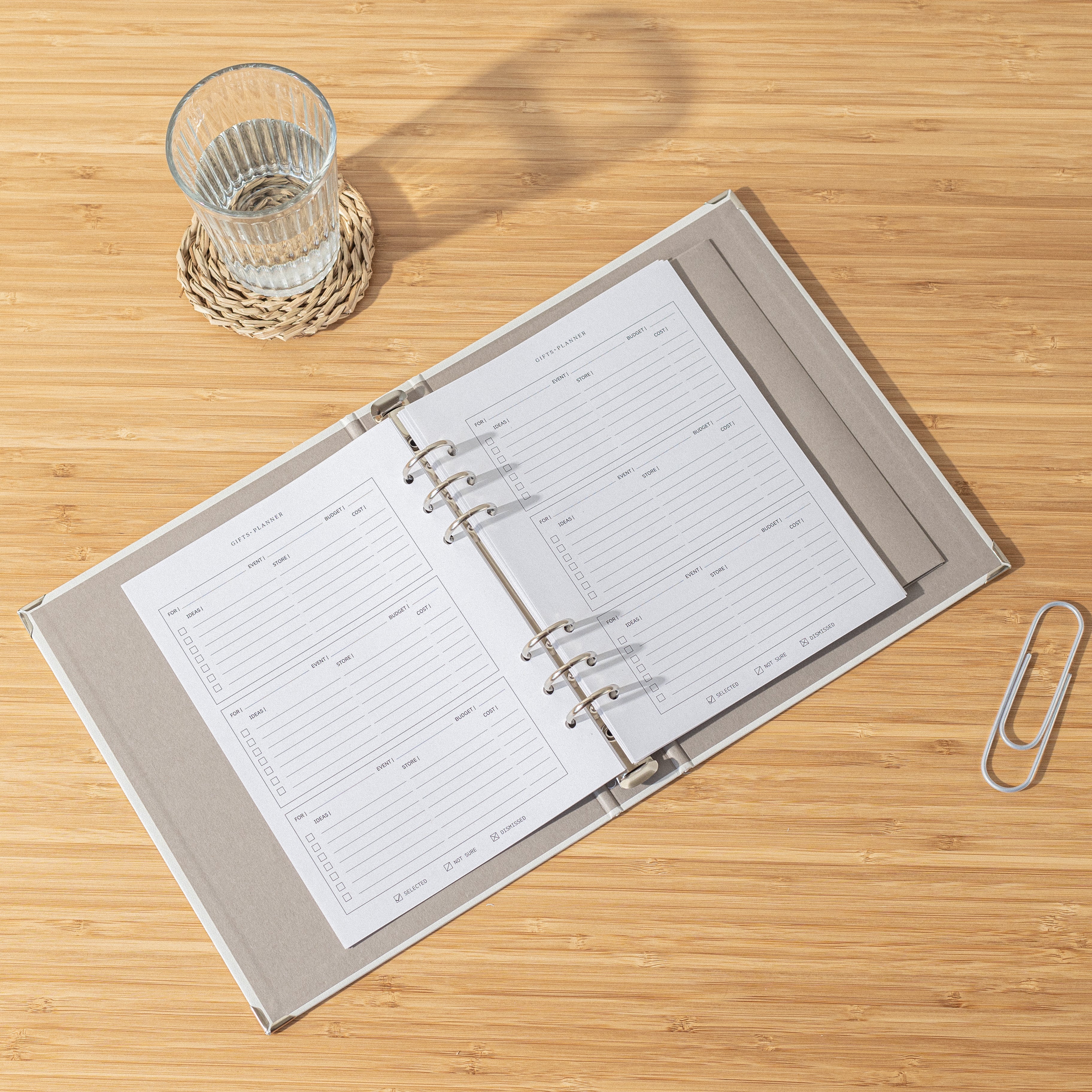 Recambio de papel reciclable para planear regalos