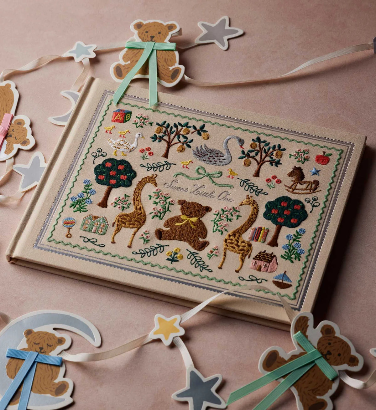 Libro Bebé Bordado - Storybook - Rifle Paper