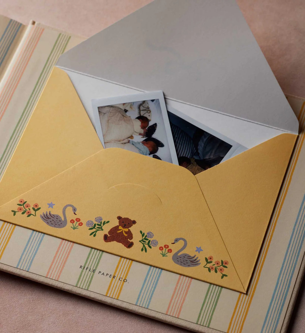 Libro Bebé Bordado - Storybook - Rifle Paper