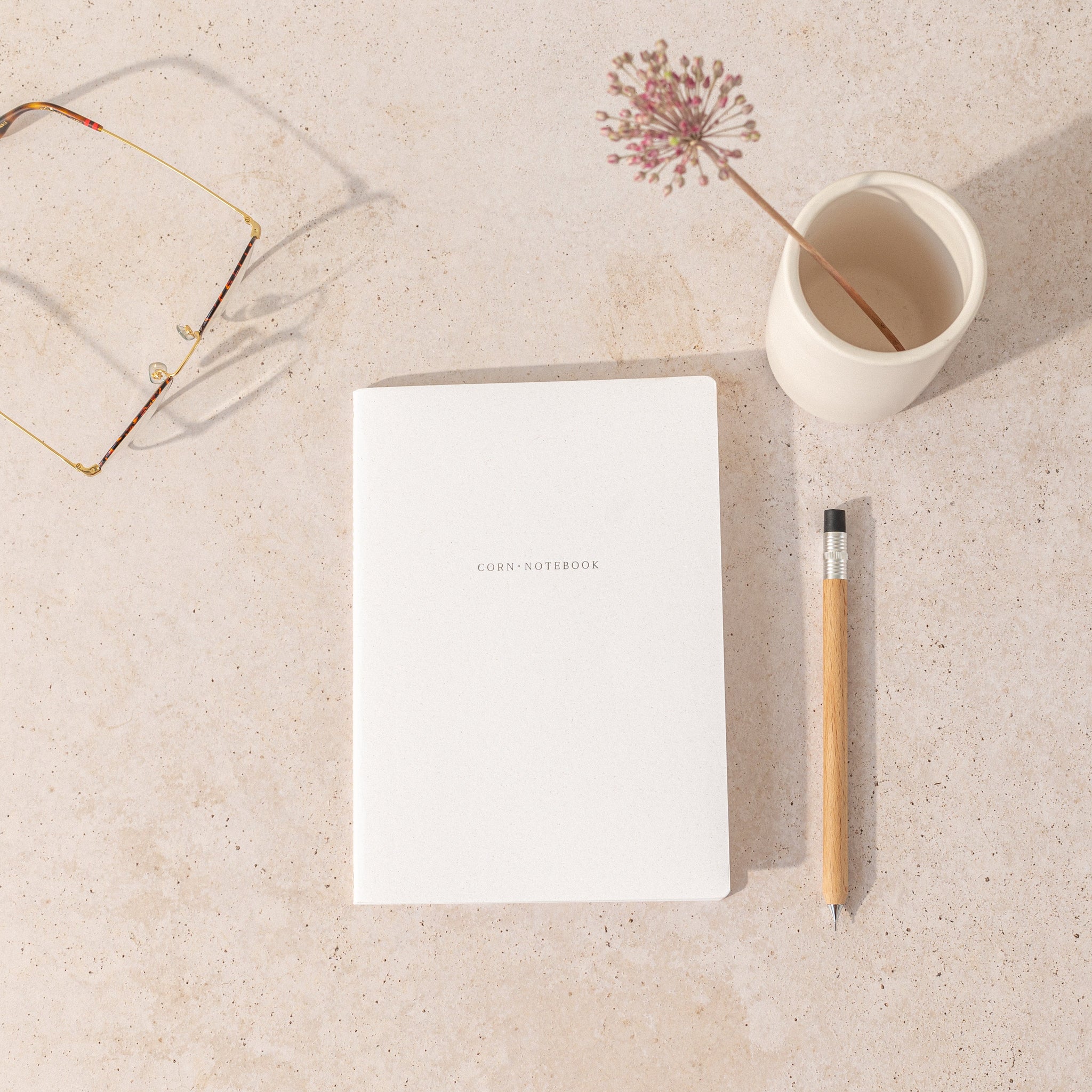 Pequeña libreta de notas de papel de maíz