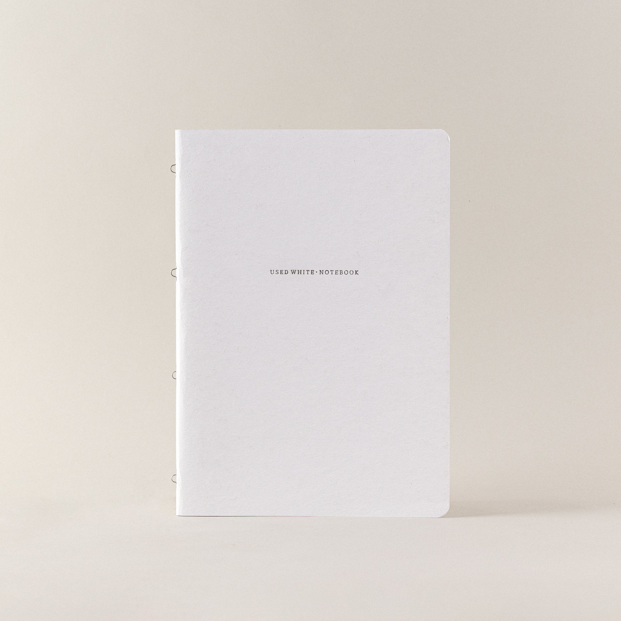 Libretas personalizadas con tres colores notas pequeñas para escribir en una libreta bonita y mantener un 2022 planificador. Archivador carpesanos, para escribir como en un cuaderno tipo oxford. Un carpesano recargable con anillas A4.