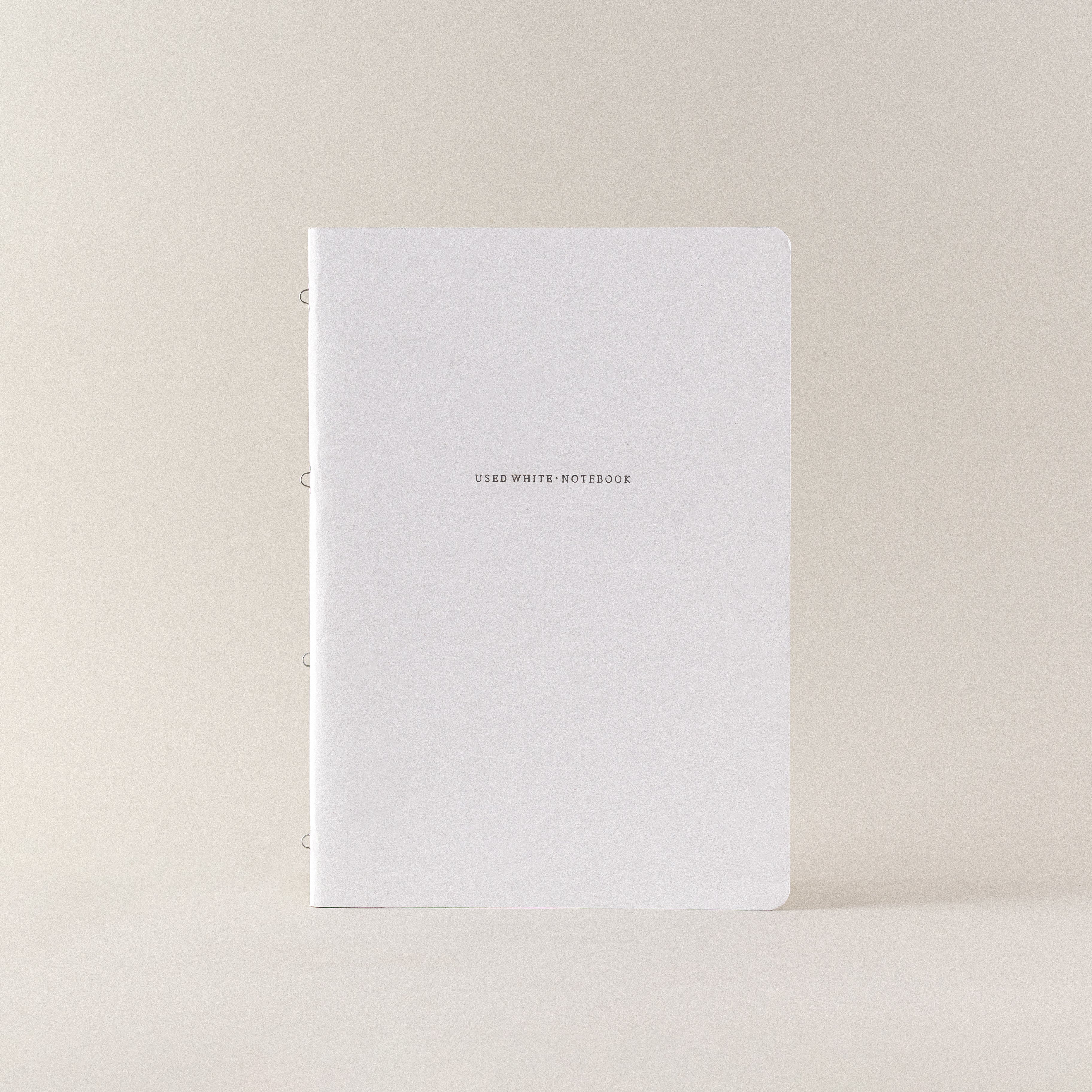 Libretas personalizadas con tres colores notas pequeñas para escribir en una libreta bonita y mantener un 2022 planificador. Archivador carpesanos, para escribir como en un cuaderno tipo oxford. Un carpesano recargable con anillas A4.