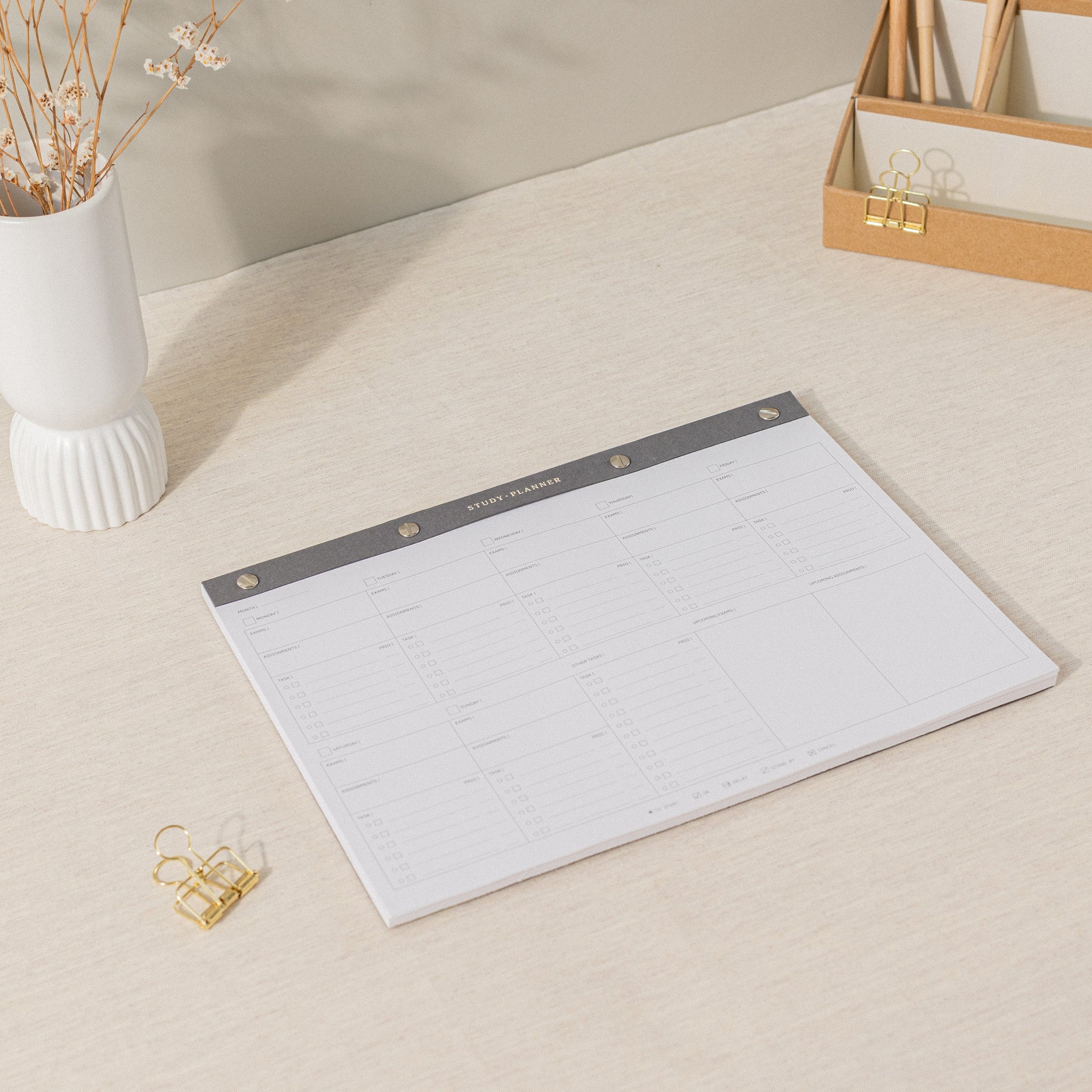 Mi bloc de notas con planificador de estudios para trabajo en tus métodos y organización de estudios. Para una planificación de estudio, con un to do list en un bloc de notas A4.