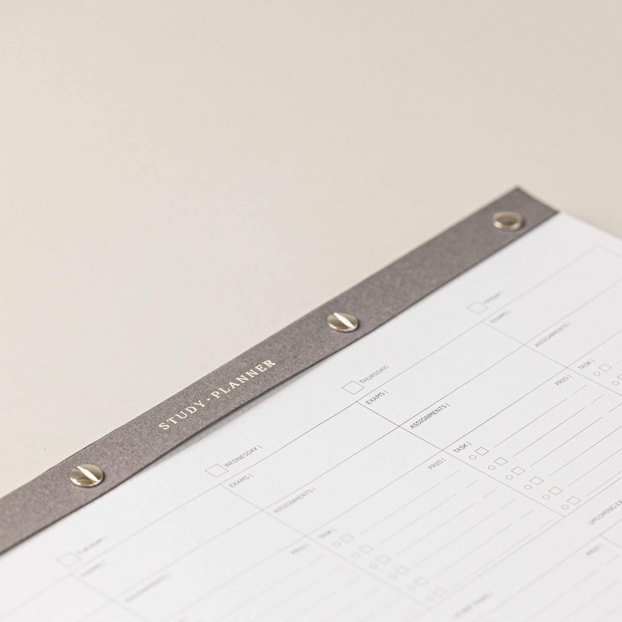 Mi bloc de notas con planificador de estudios para trabajo en tus métodos y organización de estudios. Para una planificación de estudio, con un to do list en un bloc de notas A4.