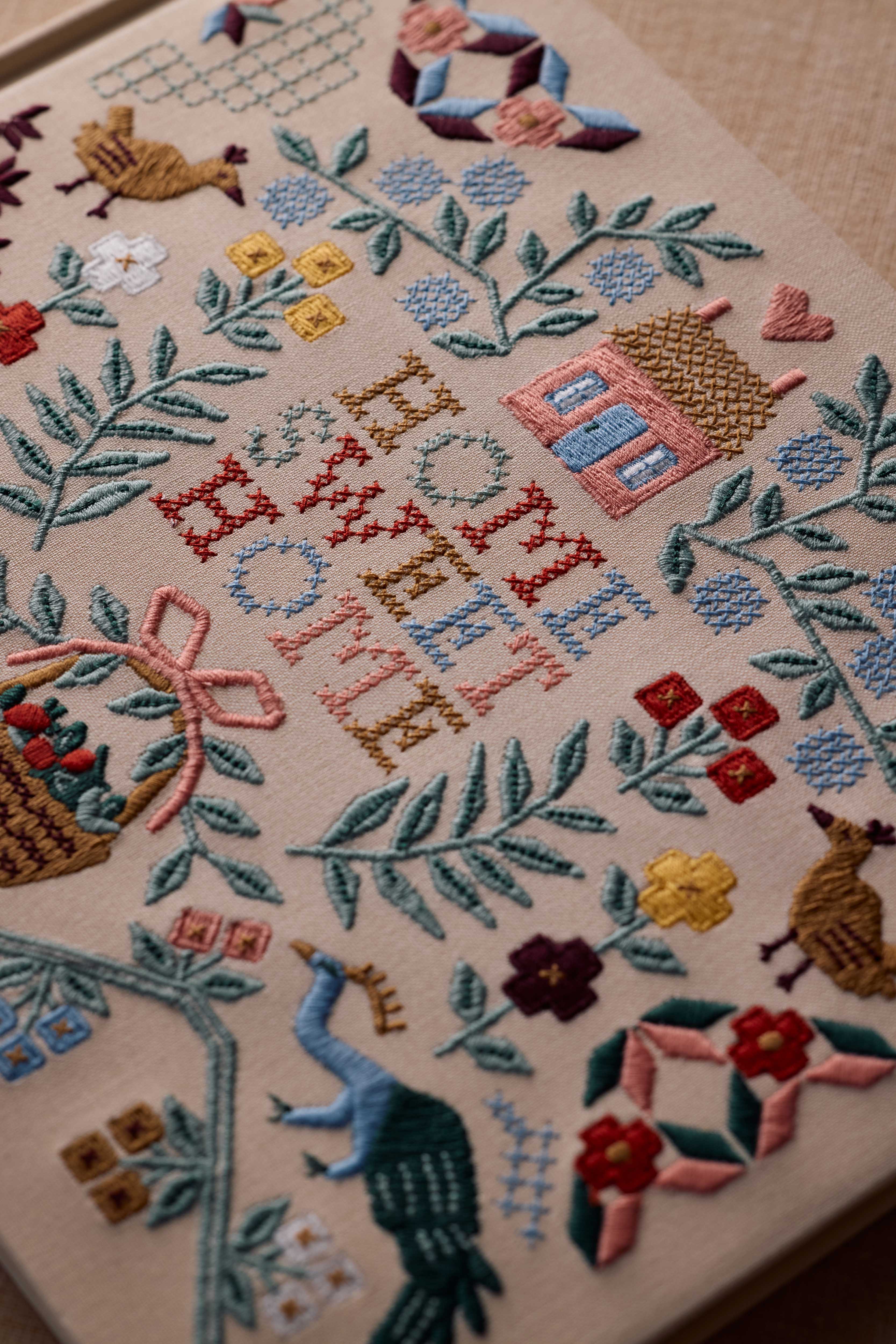 Libro de invitados en tela bordada - Home Sweet Home- Rifle Paper Co