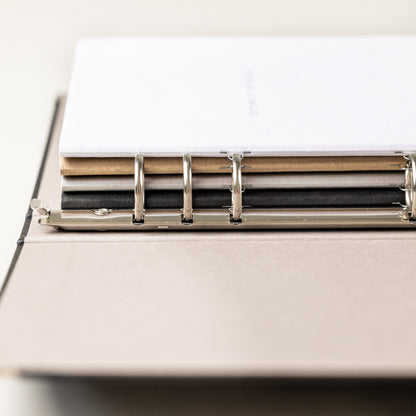 Libretas personalizadas con tres colores notas pequeñas para escribir en una libreta bonita y mantener un 2022 planificador. Archivador carpesanos, para escribir como en un cuaderno tipo oxford. Un carpesano recargable con anillas A5