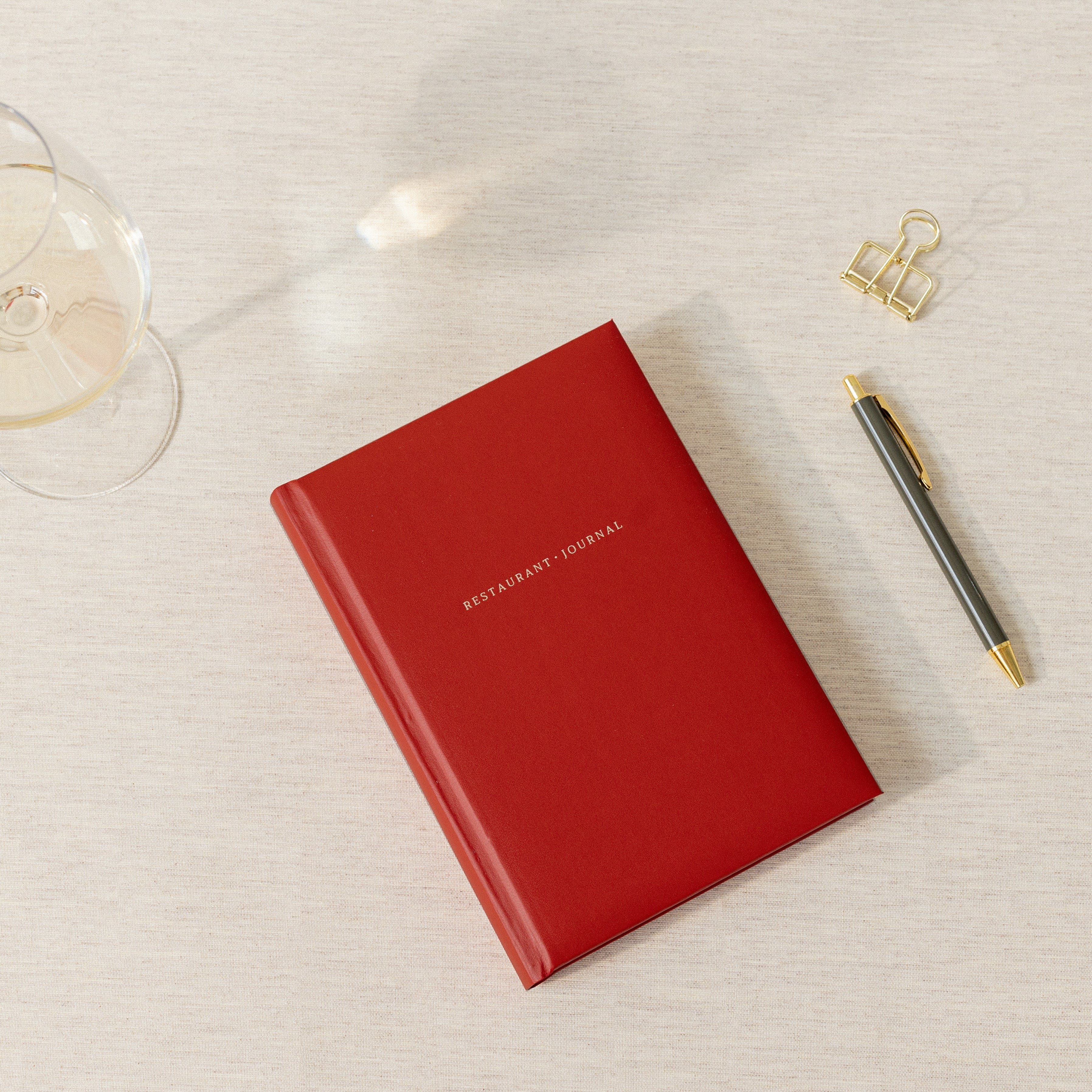 Diario de restaurantes, metodo journal, vino diario para anotar los restaurantes para visitar y calificarlos. Regalo para dar a parejas.