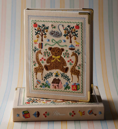Álbum de fotos con cubierta bordada Storybook - Rifle Paper co.