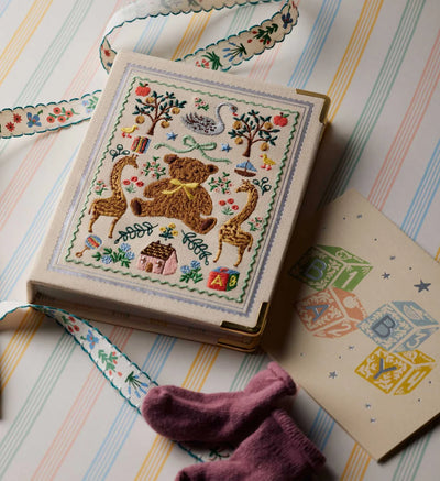 Álbum de fotos con cubierta bordada Storybook - Rifle Paper co.