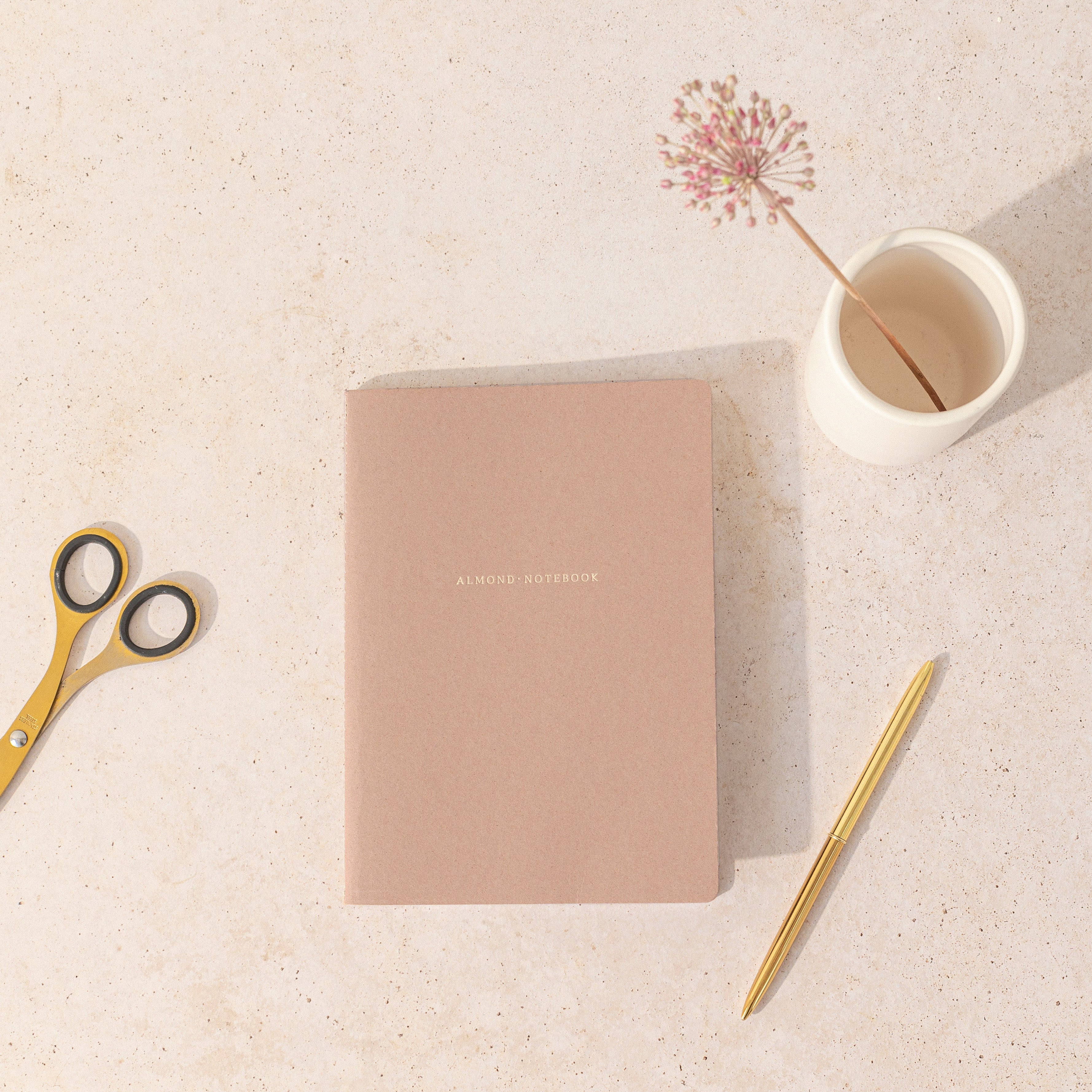 Pequeña libreta de notas de papel de almendras