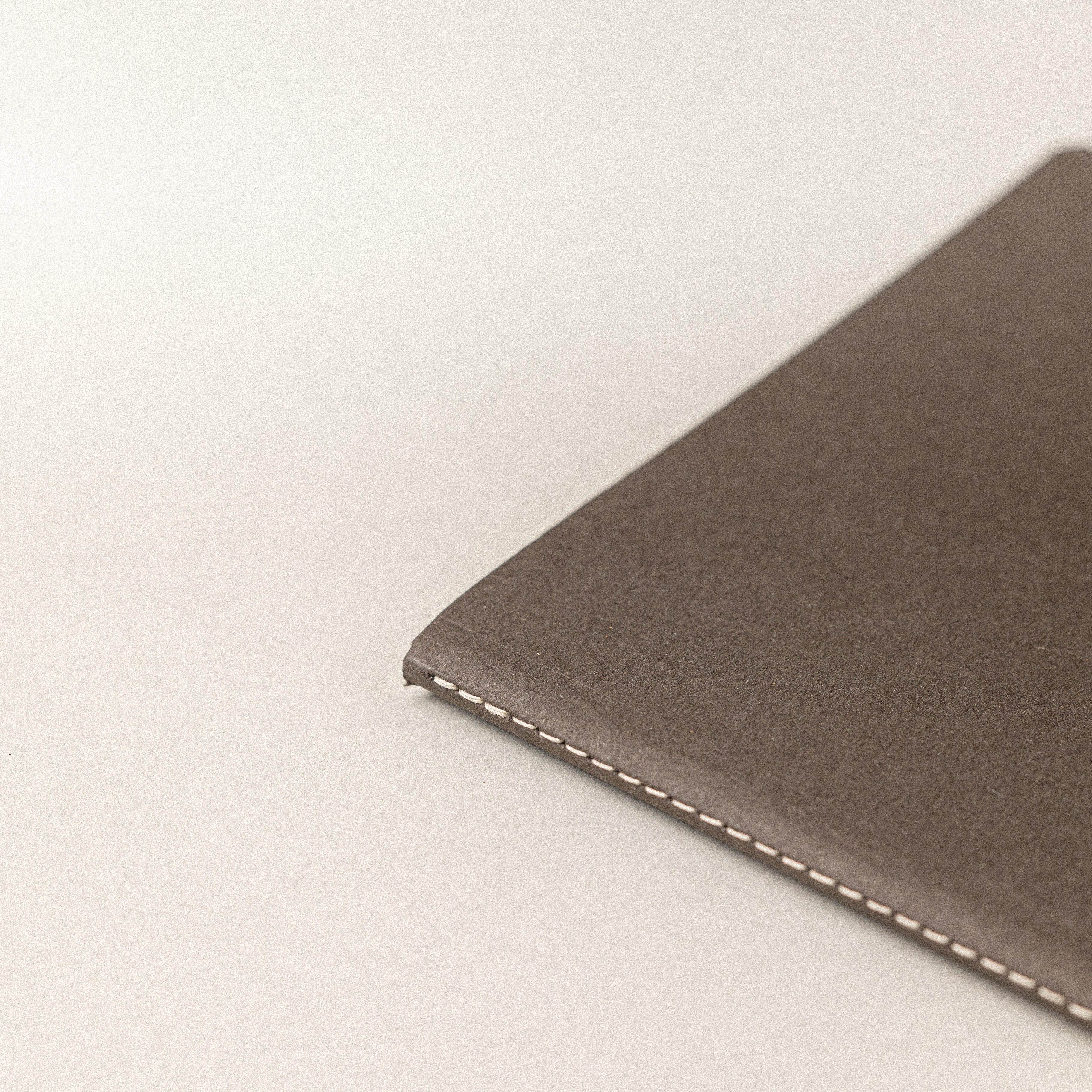 Cubierta de pequeña libreta de notas de papel de cafe