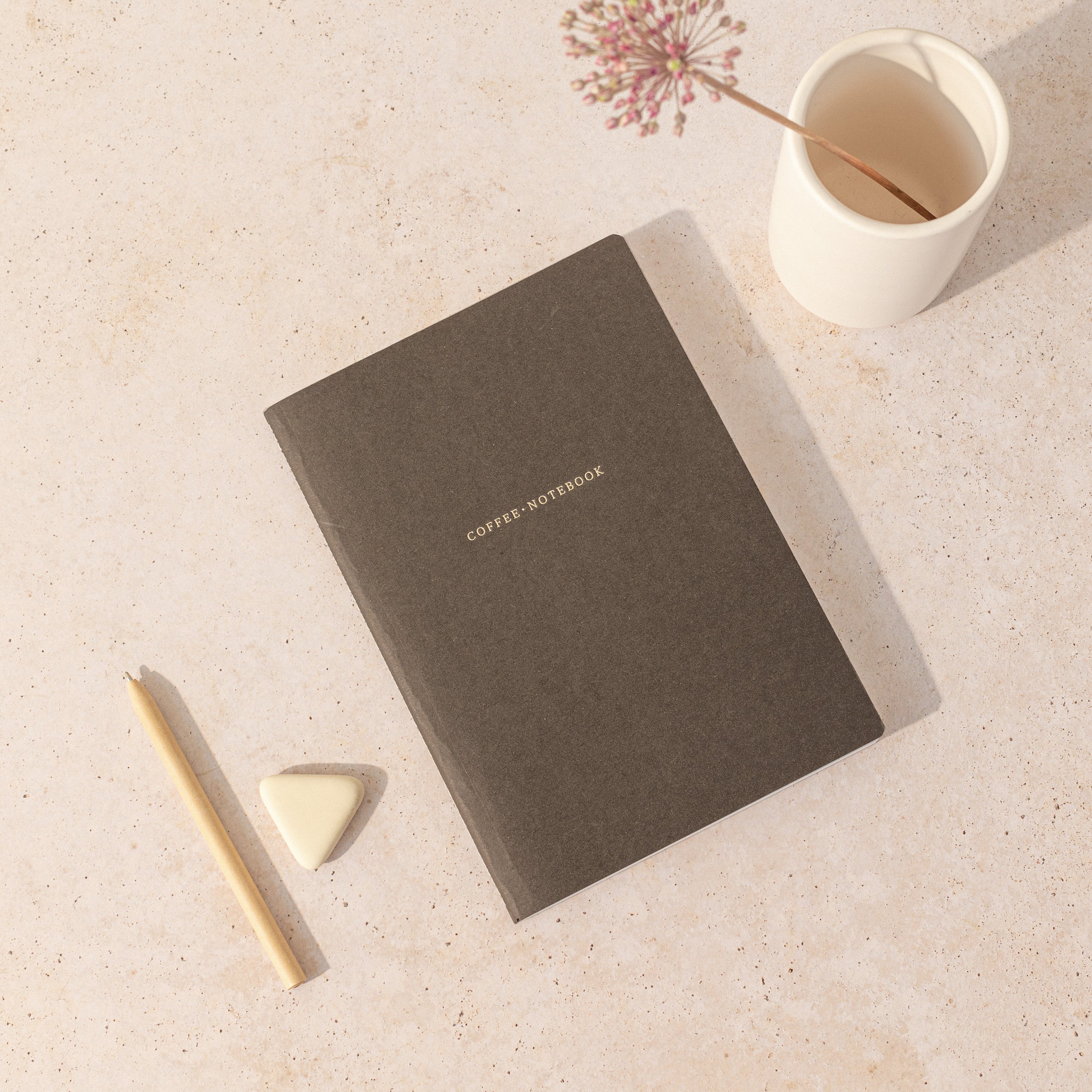 Pequeña libreta de notas de papel de cafe