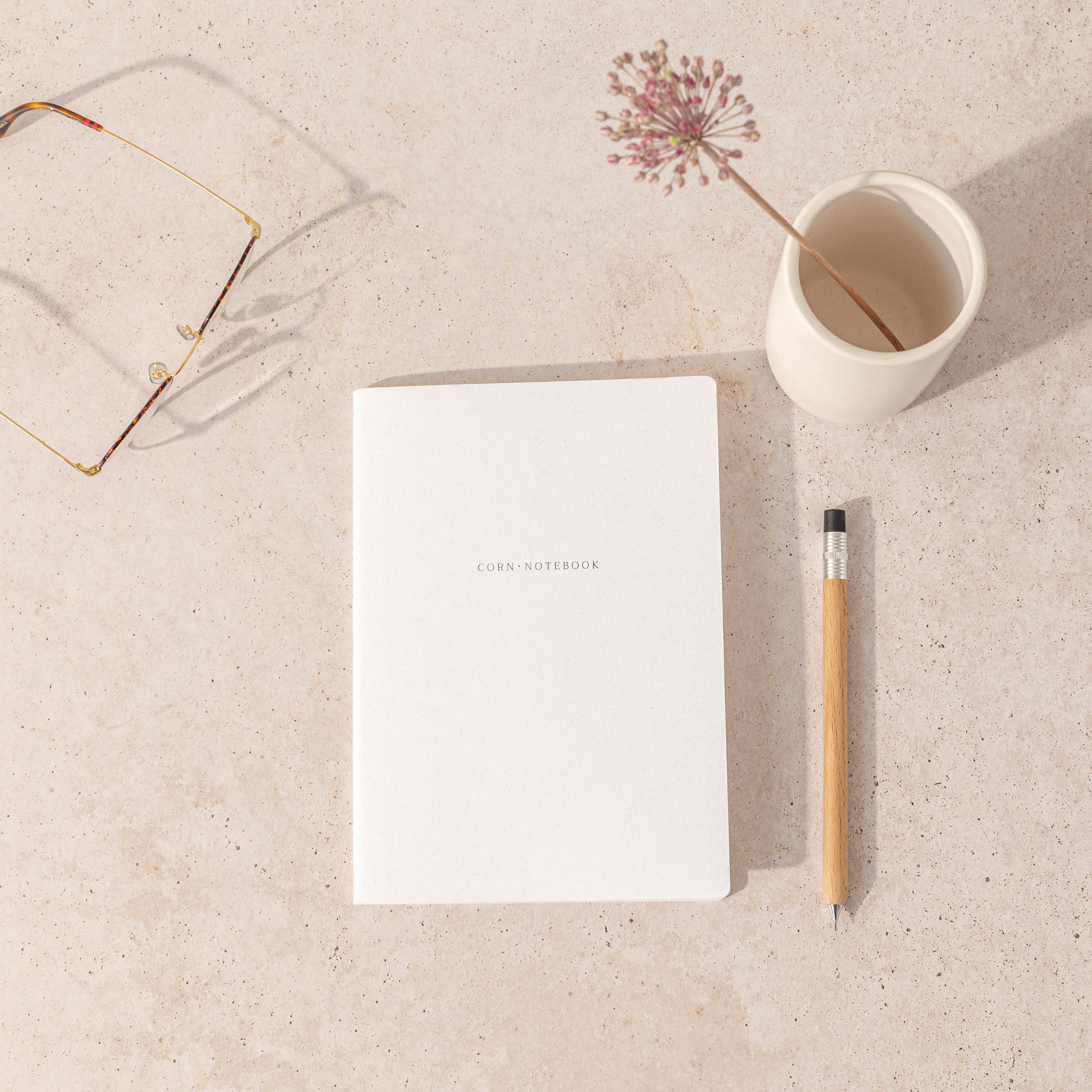 Pequeña libreta de notas de papel de maíz