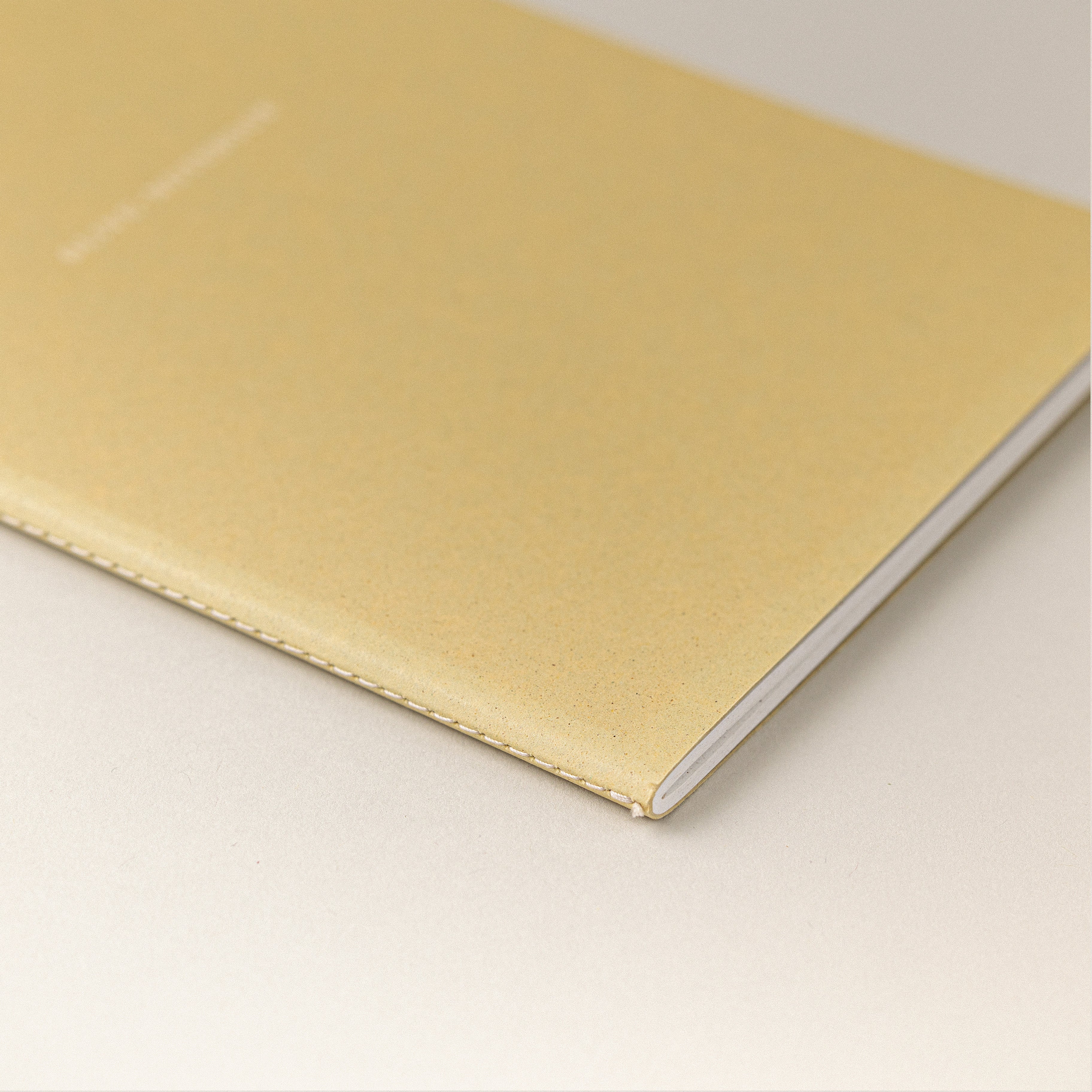 Cubierta de pequeña libreta de notas sostenible
