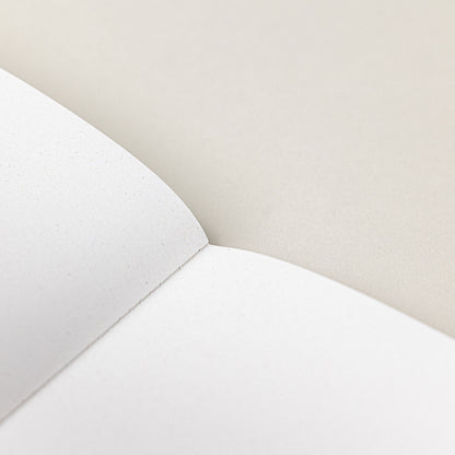 Hojas de pequeña libreta de notas sostenible