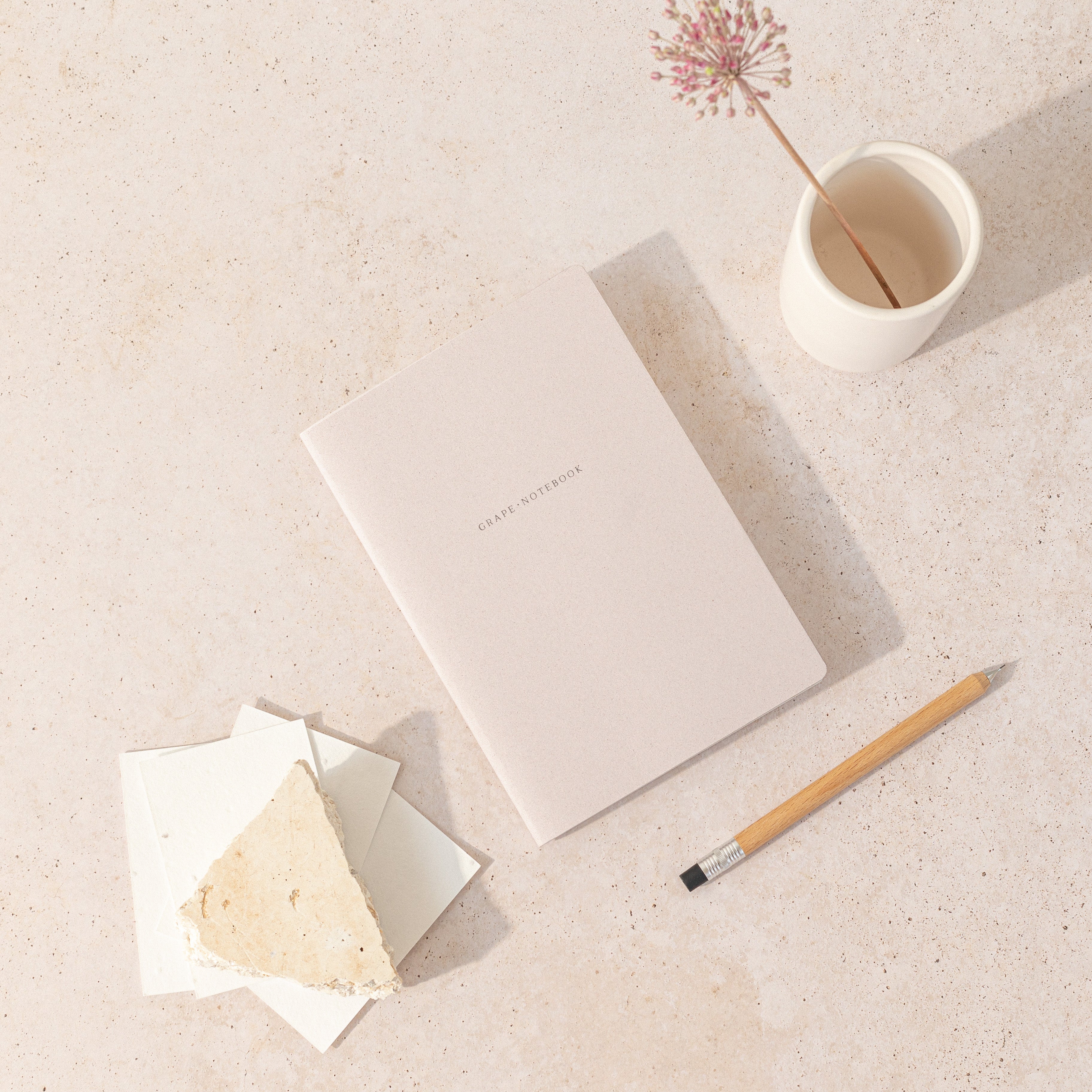 Pequeña libreta de notas de papel de uvas