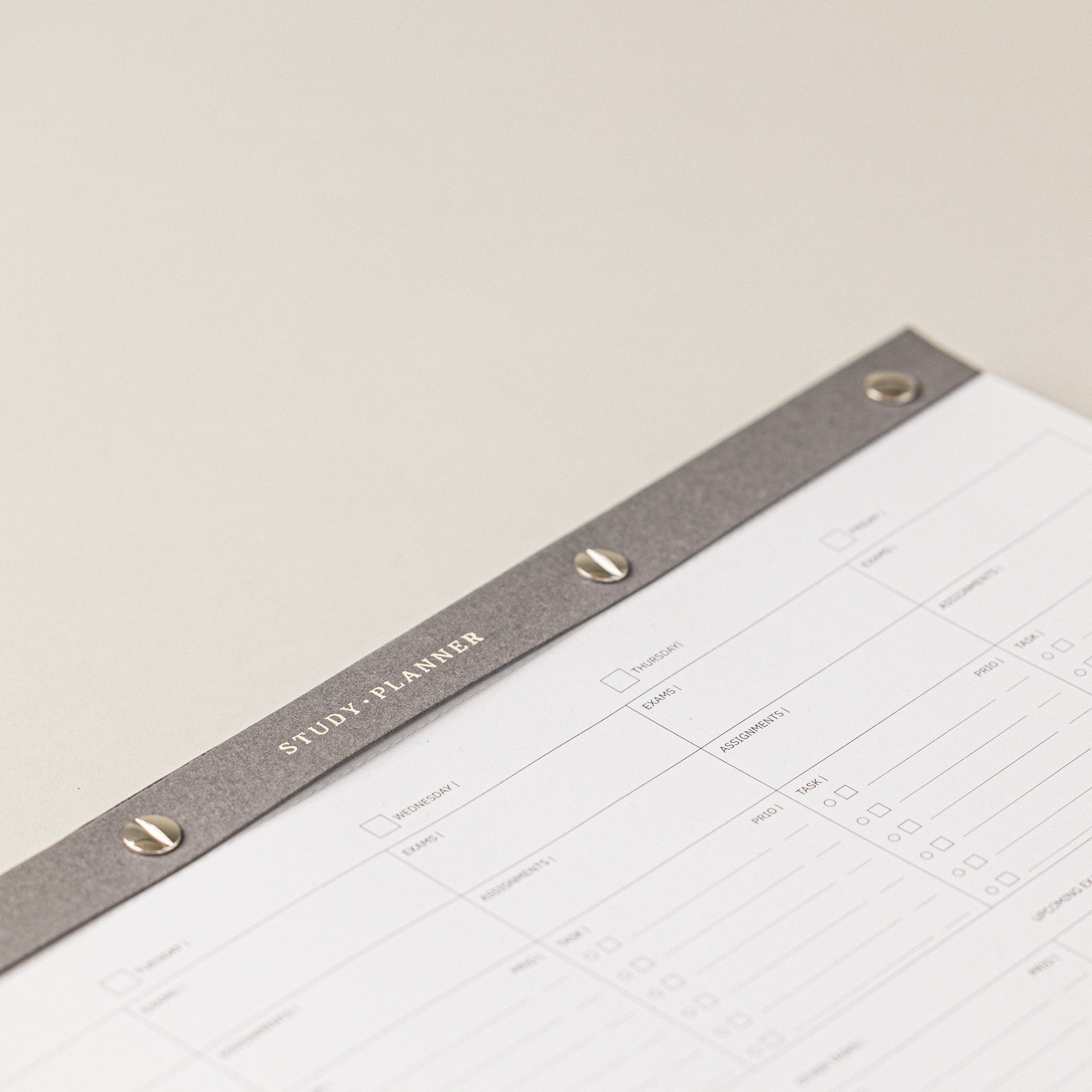 Mi bloc de notas con planificador de estudios para trabajo en tus métodos y organización de estudios. Para una planificación de estudio, con un to do list en un bloc de notas A4.