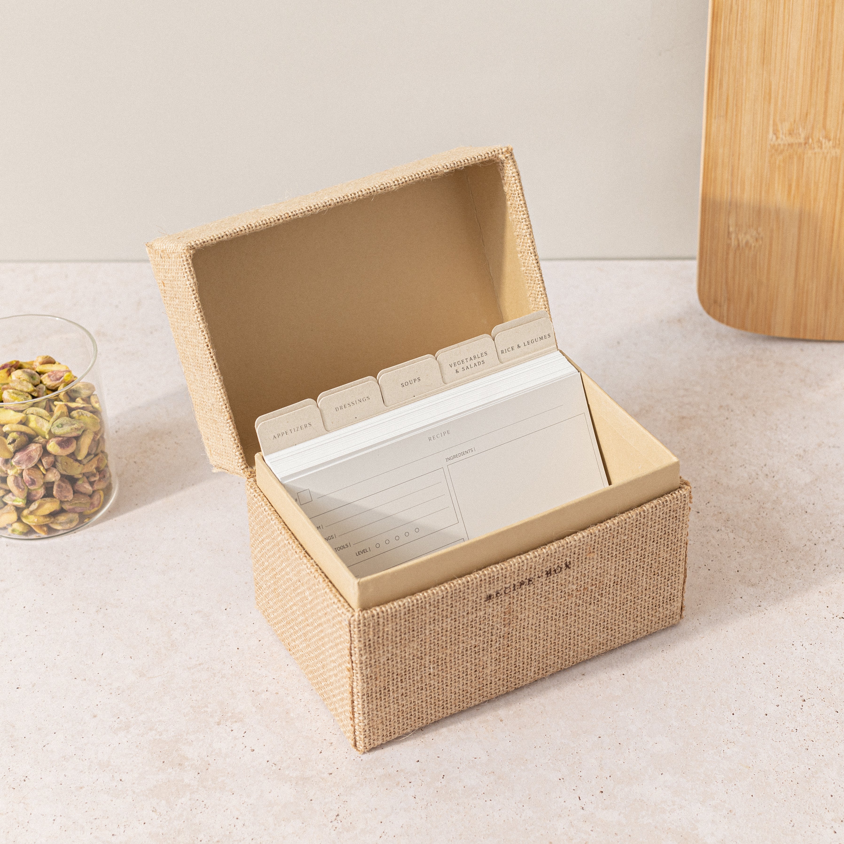 Diseño caja de recetas para recetarios hecho a mano, artesanal para crear ficha de recetas con diseño para escribir tus recetas semanales en muchas sostenibles hechas de papel de piedra.