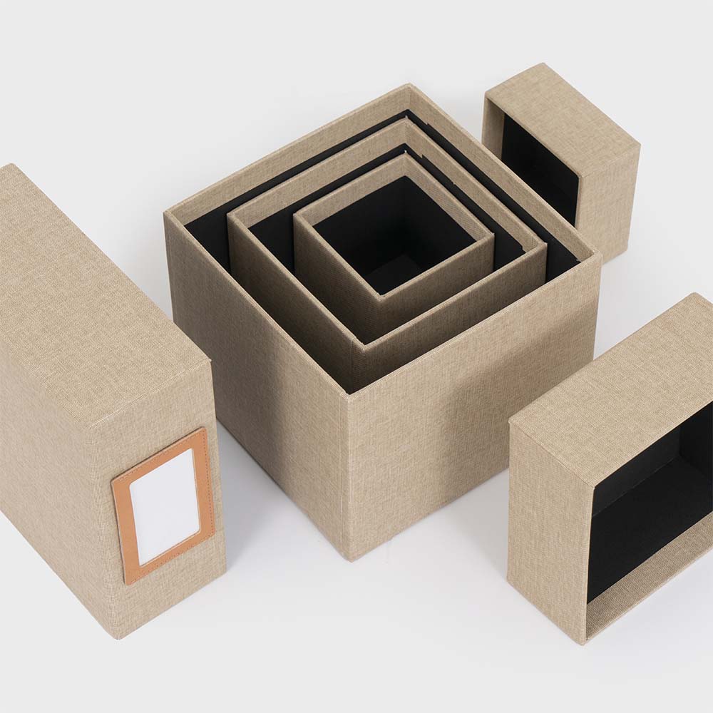 Art.1366 Caja Cubo Plástico 4x4.5cm 2pz