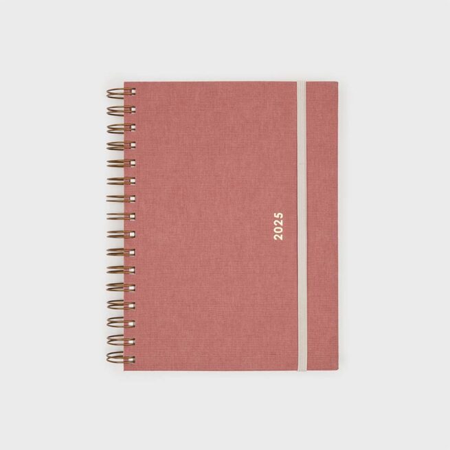 agenda-2025-a5-dia-pagina-rosa-vintage-pepa-paper-001