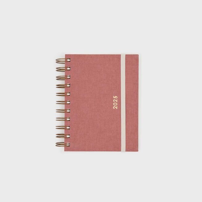 agenda-2025-a6-dia-pagina-rosa-vintage-pepa-paper-001